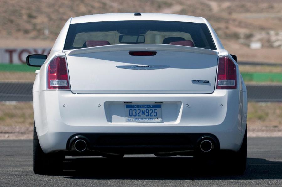  Chrysler 300C SRT8 2012 года  (фото 46 из 100)